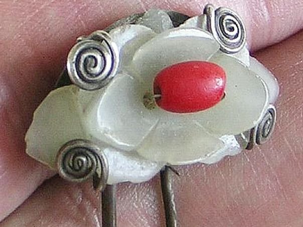 Three-decked flower and red bead – (1097)